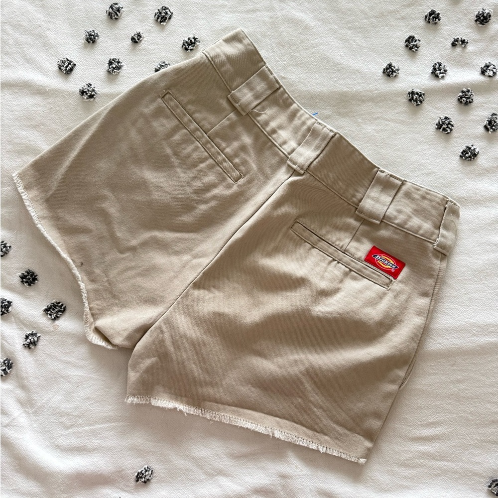 Dickie’s khaki cut-off shorts